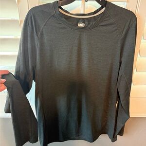 REI men’s Gray Long Sleeve Relaxed T-Shirt